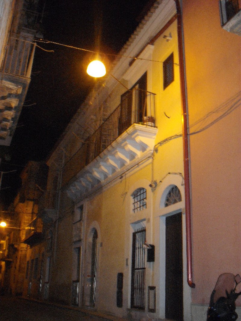 Mansarda arredata al centro storico di Ragusa a Ragusa in Affitto