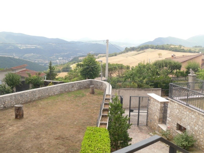 Cascia villa zona collinare a Perugia in Vendita