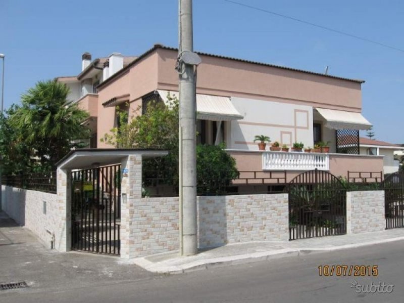 Ginosa attico indipendente in villa a Taranto in Affitto