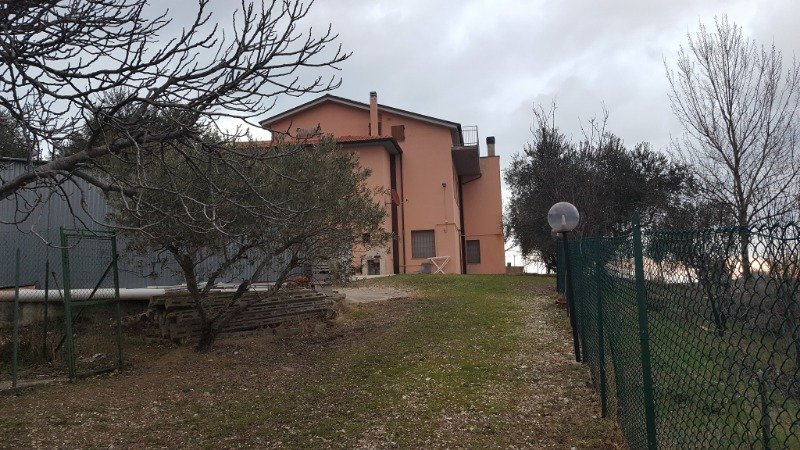 Castel Colonna nell'entroterra marchigiana villa a Ancona in Vendita
