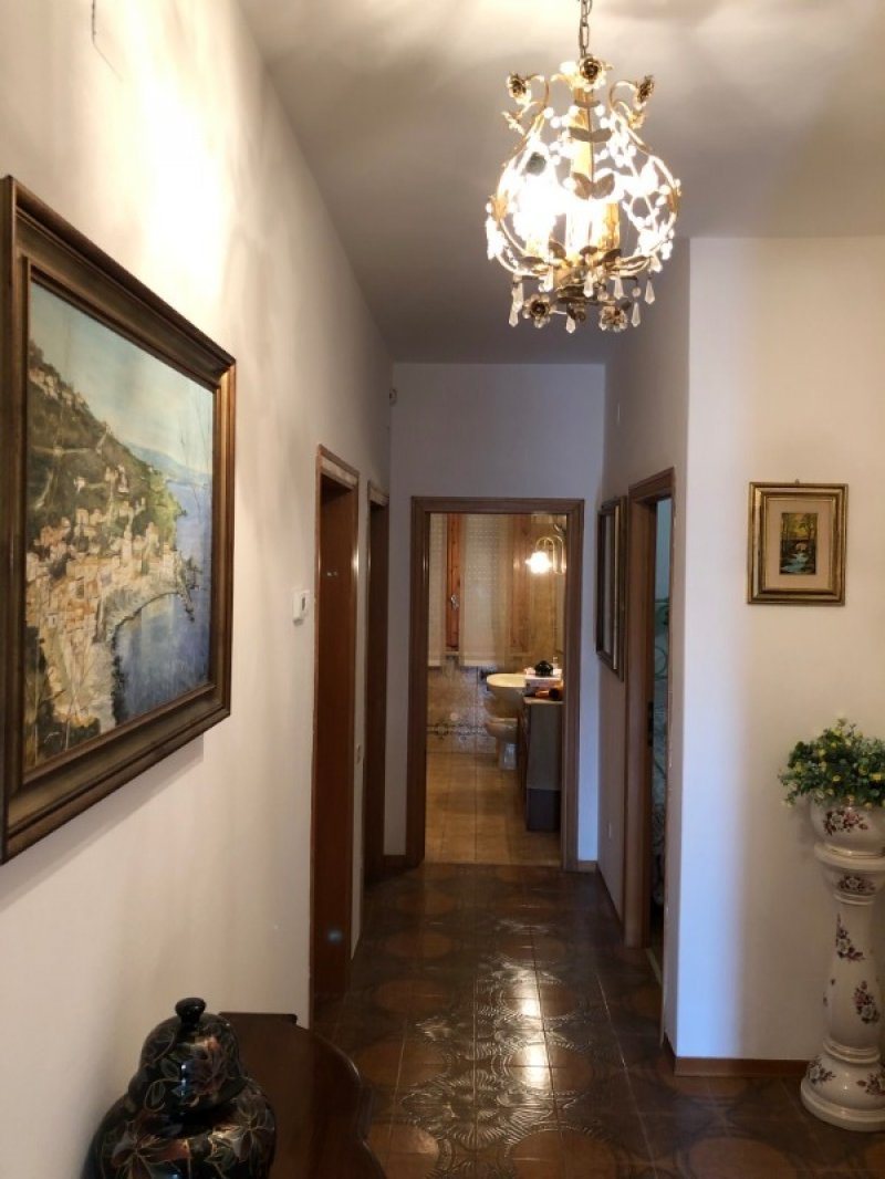 Cecina ampio appartamento con giardino privato a Livorno in Affitto