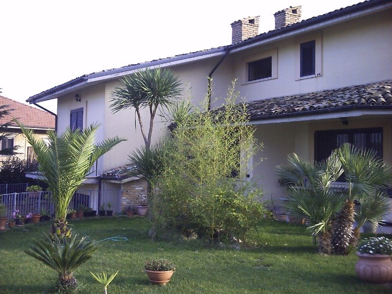 Monteodorisio villa con giardino a Chieti in Vendita