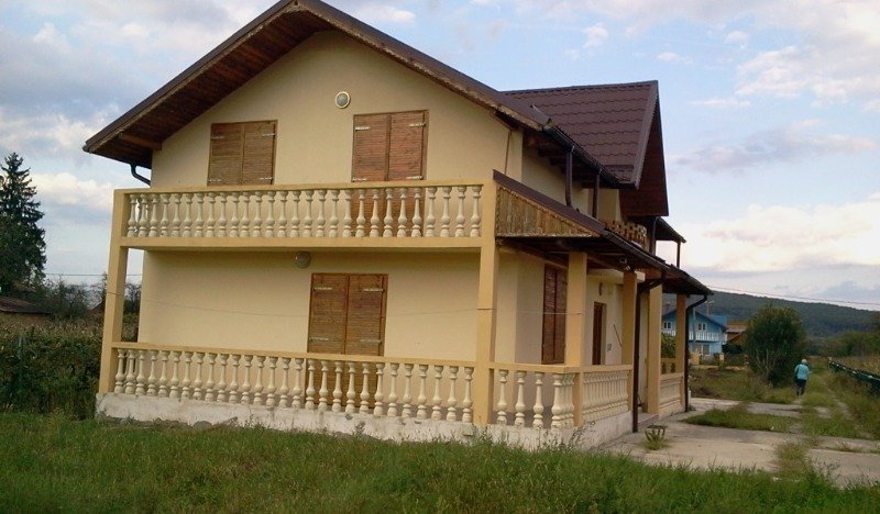 Ciorari casa con terreno a Romania in Vendita