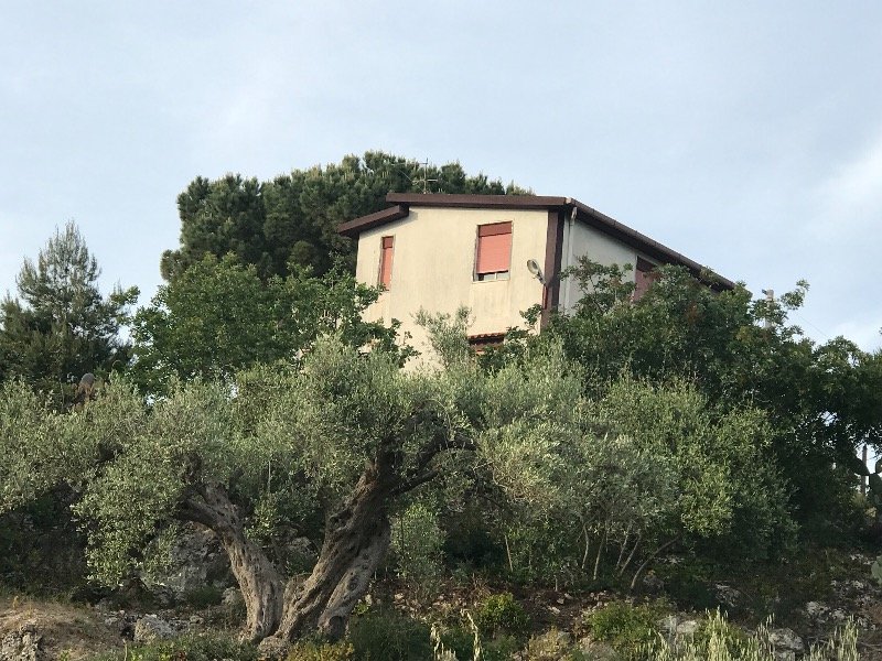Favara villino immerso nel verde a Agrigento in Vendita