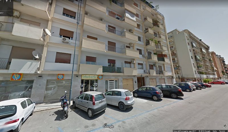 Palermo appartamento con balcone a Palermo in Vendita