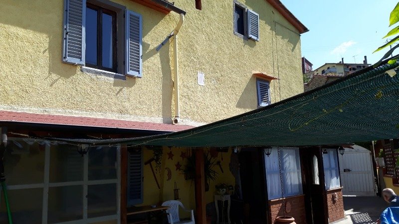 Casa indipendente a Tobbiana a Pistoia in Vendita