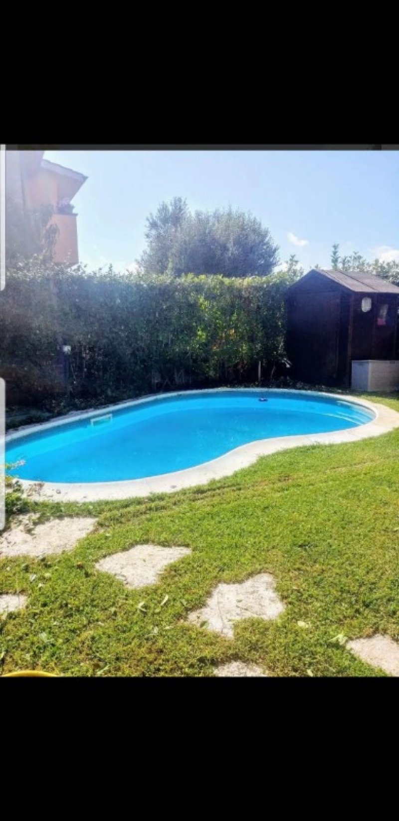 Sutri villa in bifamiliare con giardino e piscina a Viterbo in Vendita