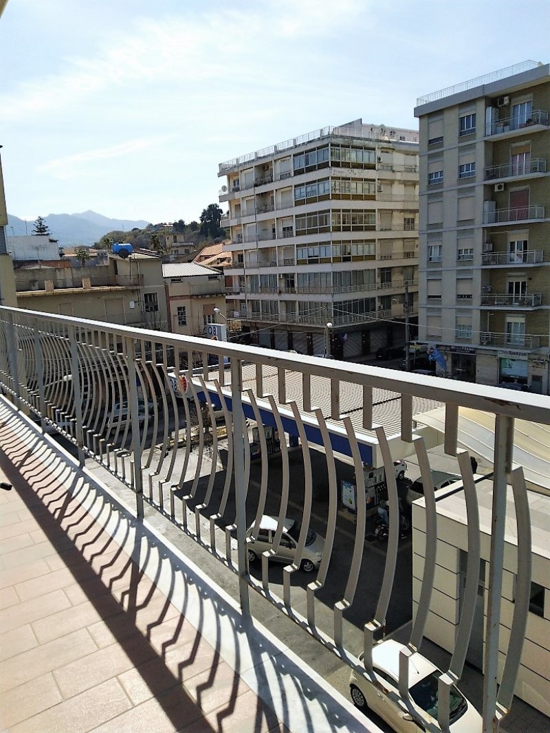 Barcellona Pozzo di Gotto zona centro appartamento a Messina in Affitto