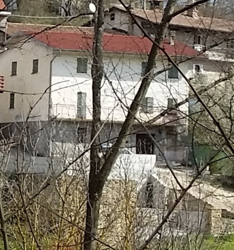Mombarcaro rustico in borgata a Cuneo in Vendita