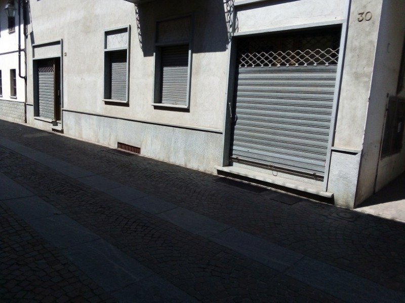 Locale commerciale in centro Pancalieri a Torino in Affitto