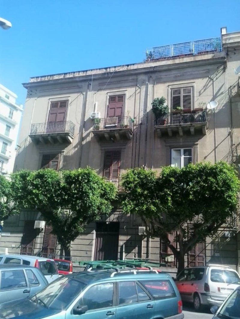 Palermo appartamento in zona politeama a Palermo in Affitto