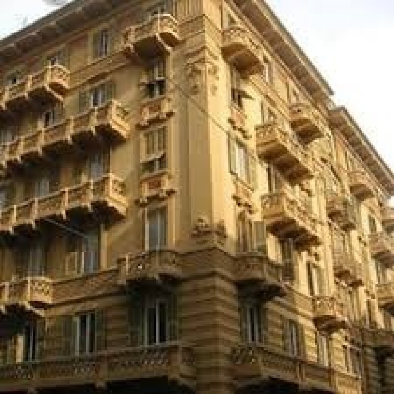 Chiavari in prestigioso palazzo stanze uso studio a Genova in Affitto