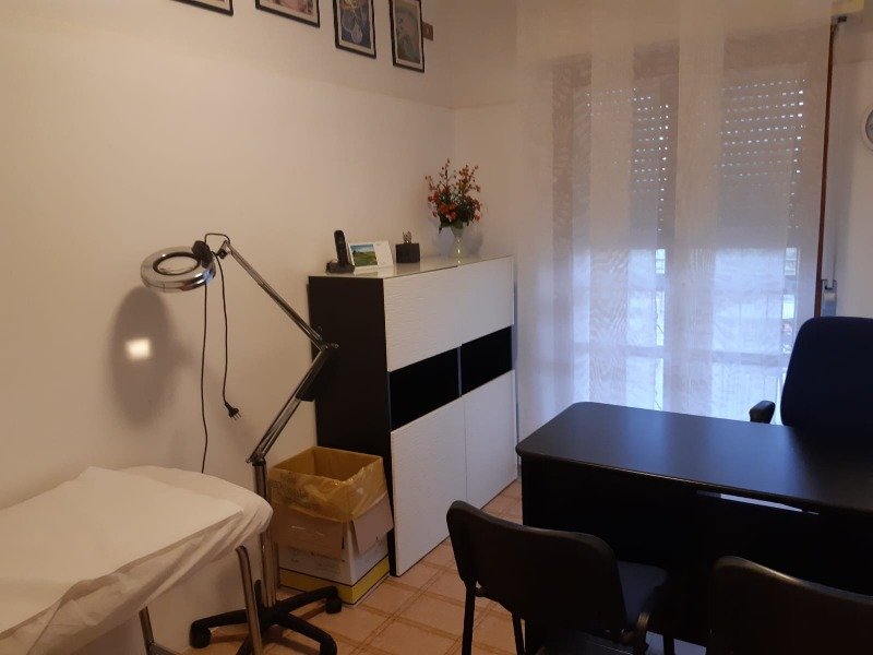 Ciampino stanza in studio medico a Roma in Affitto