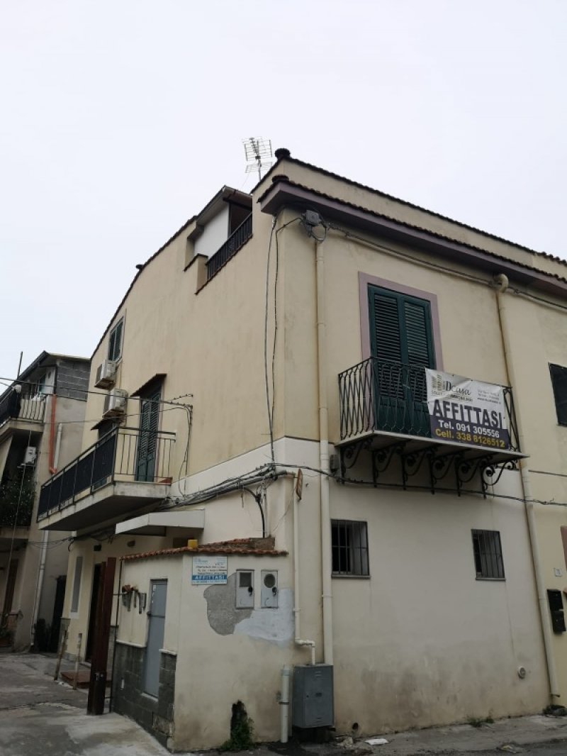 Palermo casa indipendente a Palermo in Affitto