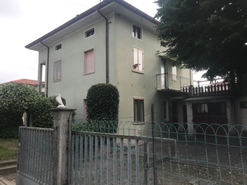 Rive D'Arcano casa a Udine in Vendita