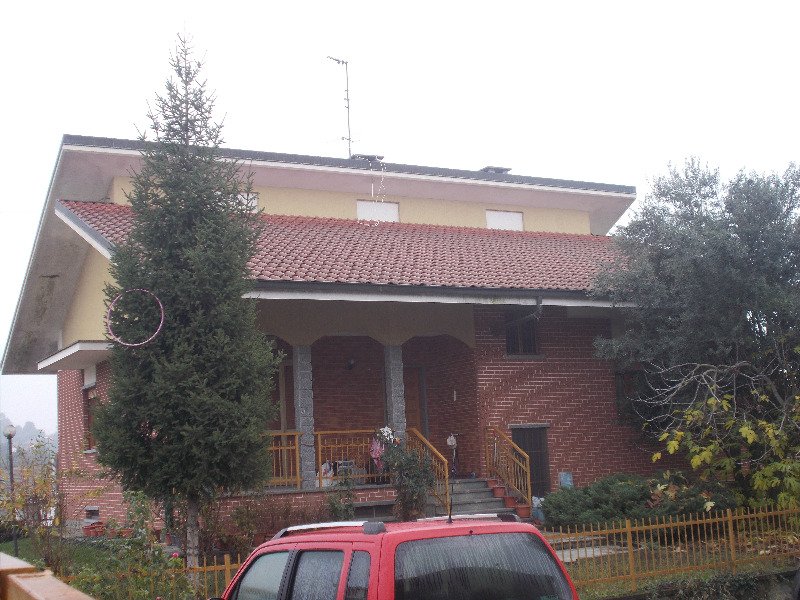 Casa indipendente a Chieri a Torino in Affitto