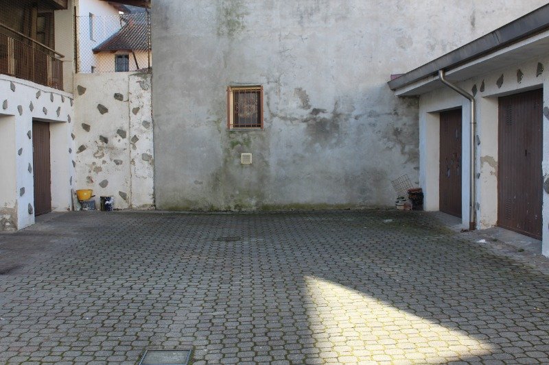 Santhi centro storico intero stabile a Vercelli in Vendita
