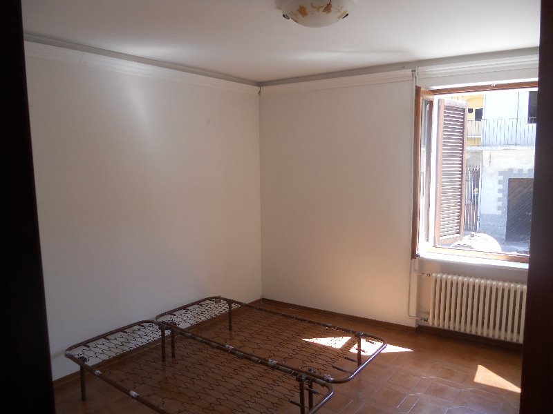 Lugnacco appartamento semi arredato a Torino in Affitto