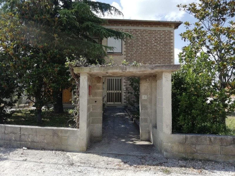 Foligno casa singola da ristrutturare a Perugia in Vendita