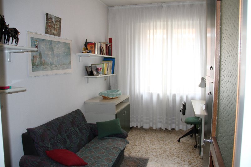 Gallarate ampio e luminoso appartamento a Varese in Vendita