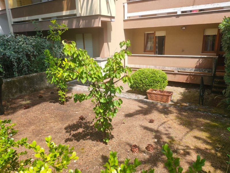 Santa Marina appartamento con giardino a Salerno in Vendita