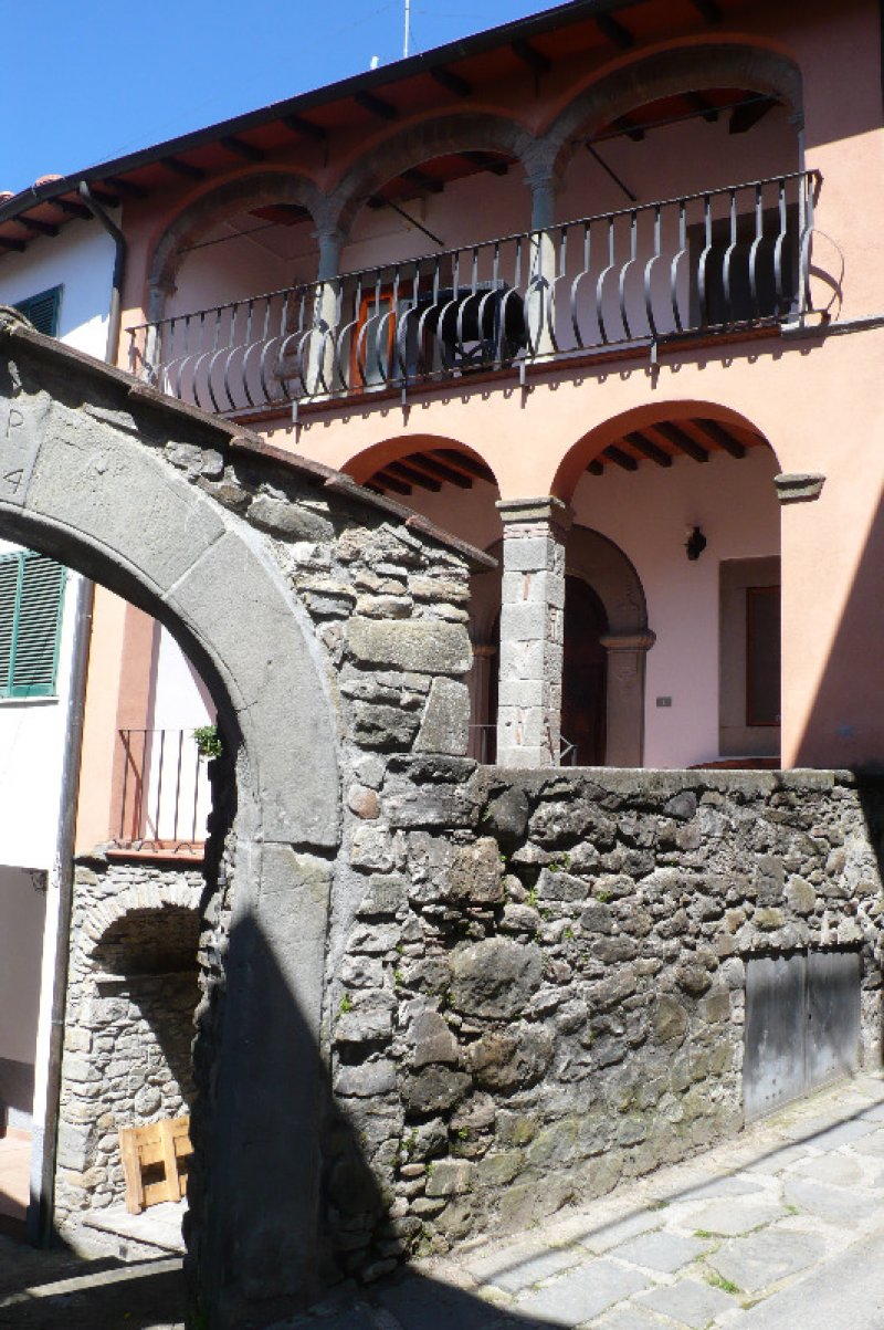 Camporgiano casa a Lucca in Vendita