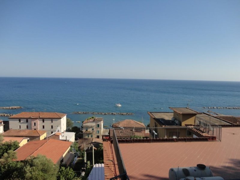 Pollica appartamento panoramico a Salerno in Affitto