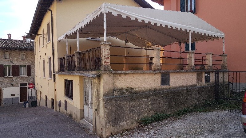 Gardone Riviera immobile abitativo e commerciale a Brescia in Vendita