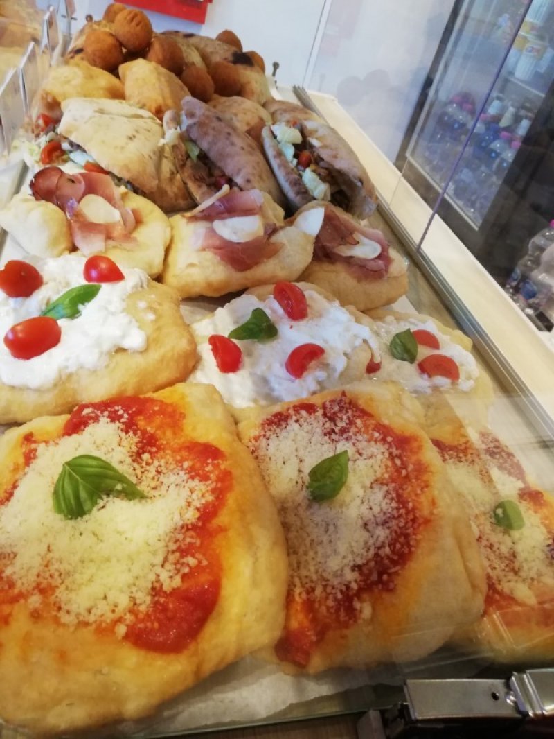 Sala Consilina pizzeria rosticceria a Salerno in Vendita