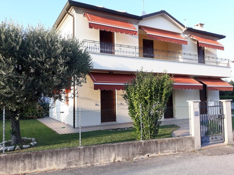 Zero Branco villa singola arredata zona centrale a Treviso in Vendita