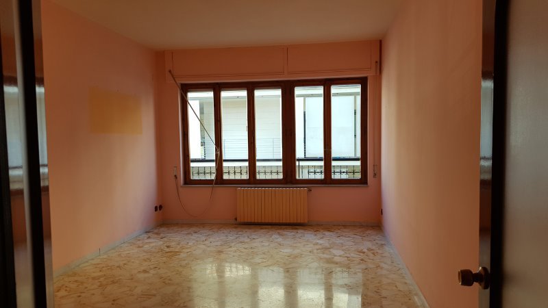 A Trani appartamento con 5 stanze a Barletta-Andria-Trani in Vendita