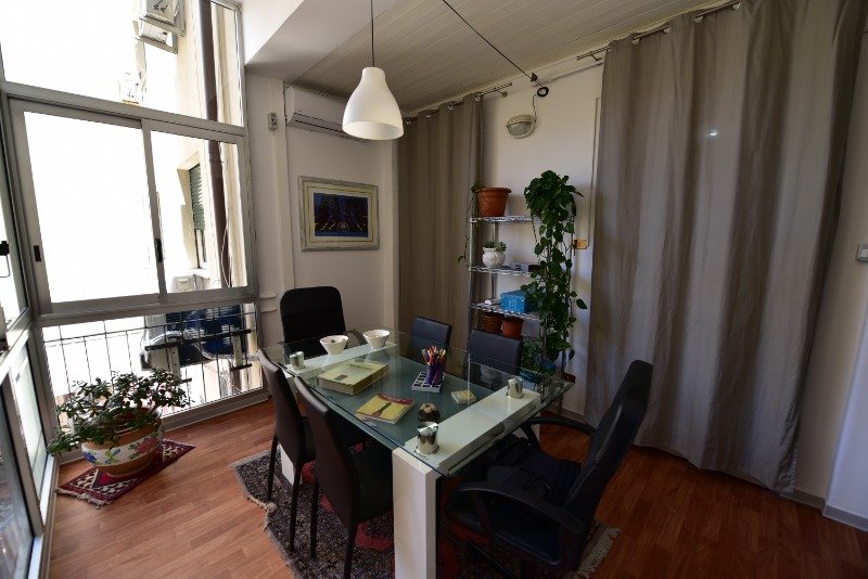 Catania camere uso ufficio in appartamento a Catania in Affitto