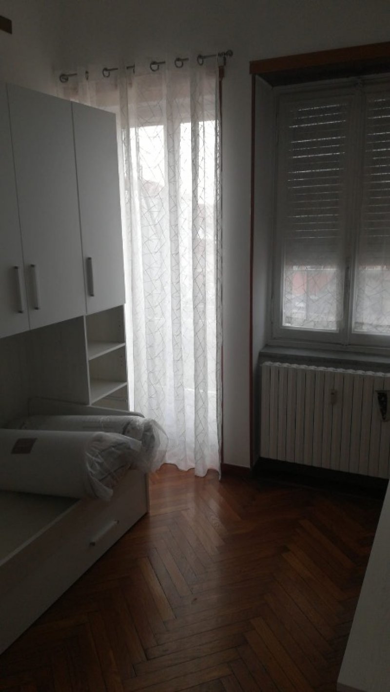 Torino camere singole in appartamento a Torino in Affitto