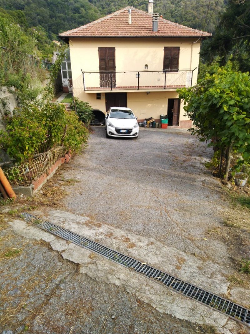 Serra Ricc casa con terreni a Genova in Vendita