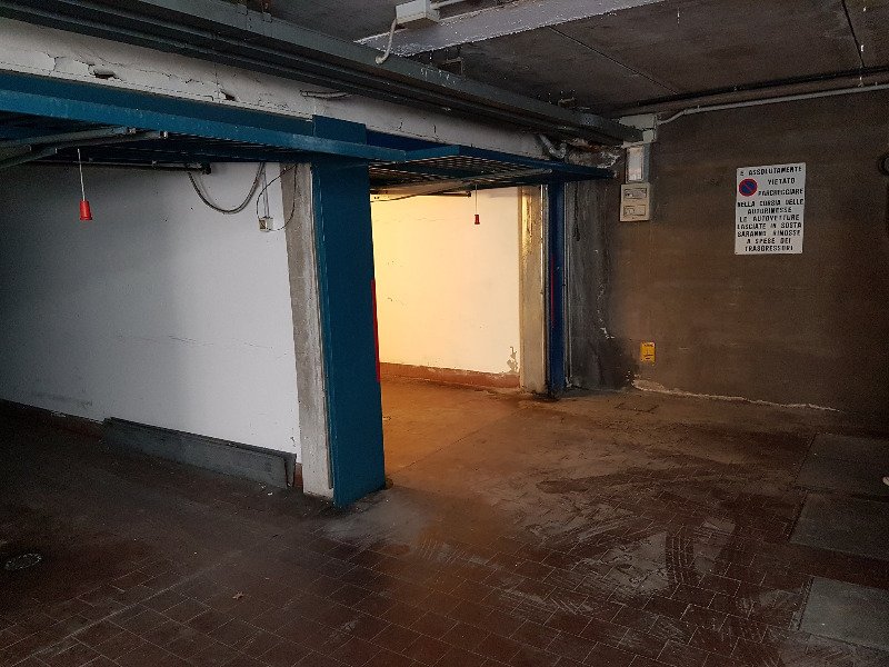 Bologna garage con accesso fuori dalla ztl a Bologna in Affitto