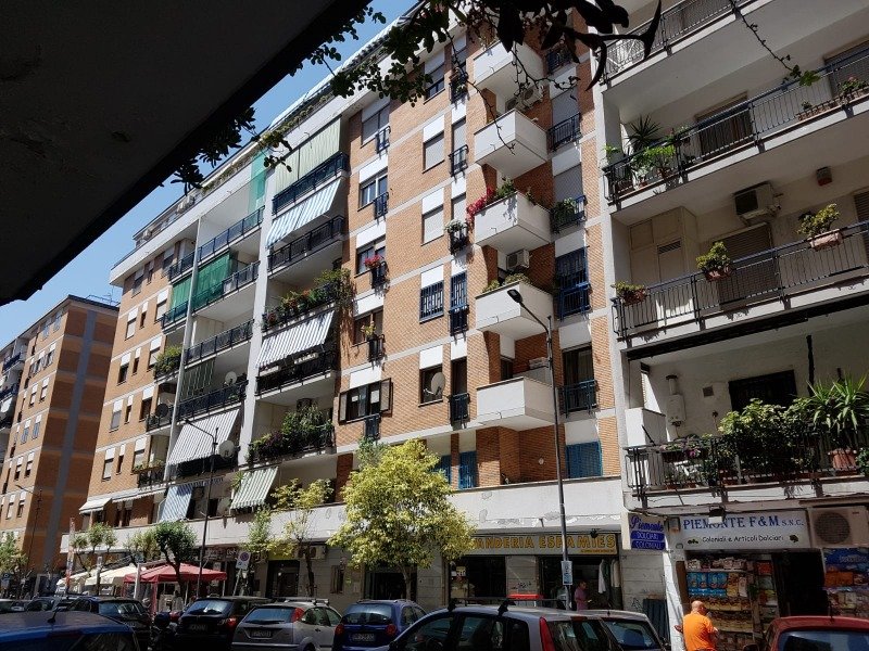 Appartamento luminoso in zona ospedaliera Vomero a Napoli in Affitto