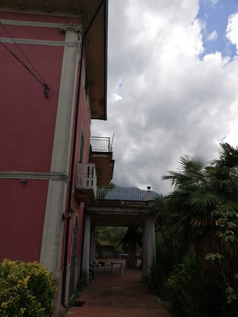 Roccabascerana villa signorile a Avellino in Vendita