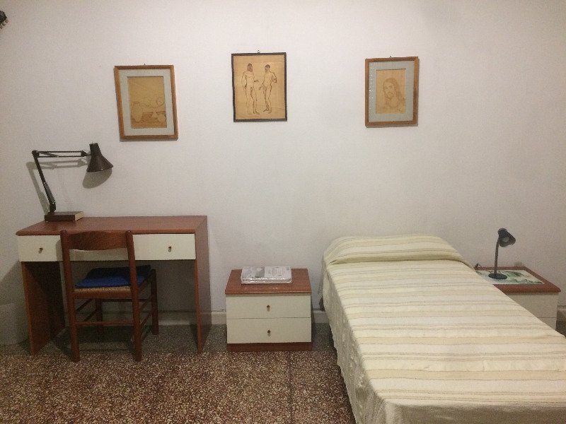 A Roma stanza con mobili nuovi a Roma in Affitto