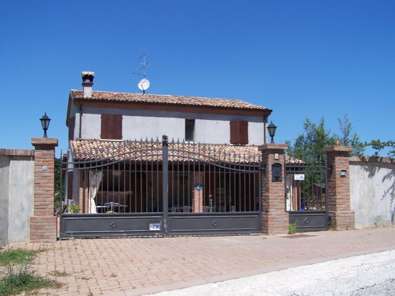Torriana casa indipendente su due livelli a Rimini in Vendita