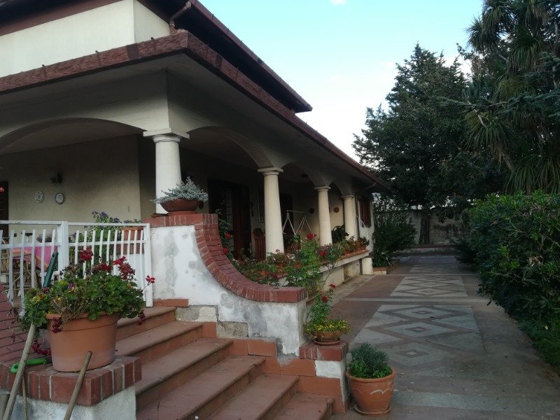 Fisciano villa con giardino a Salerno in Vendita