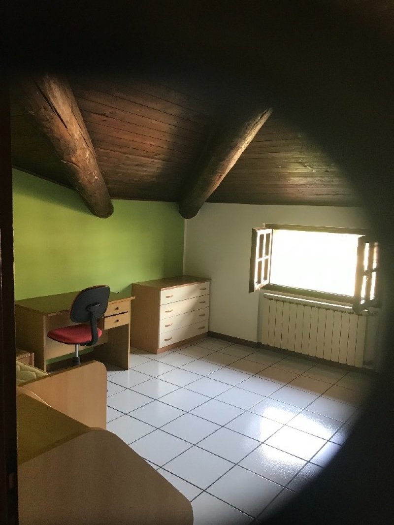 Gandino appartamento di ampia metratura a Bergamo in Affitto