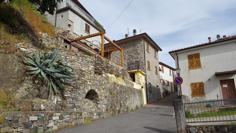 Rocchetta di Vara casa recentemente ristrutturata a La Spezia in Vendita