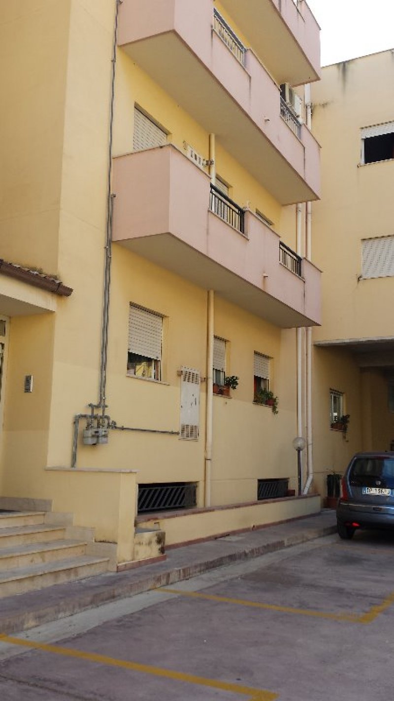 Cinisi appartamento situato in centro a Palermo in Affitto