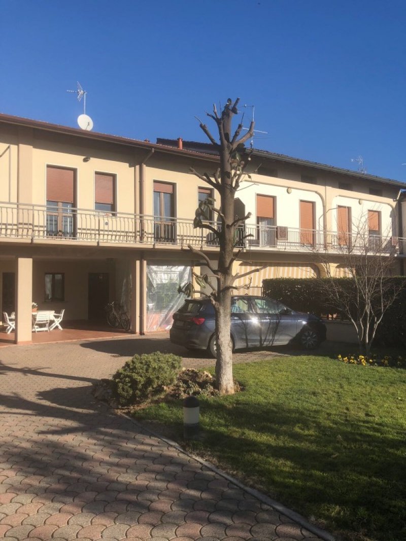 Rovato appartamento trilocale arredato a Brescia in Vendita