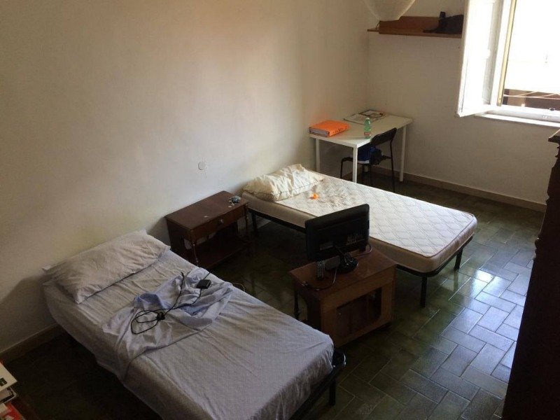 Pisa libero un posto letto in doppia in trilocale a Pisa in Affitto