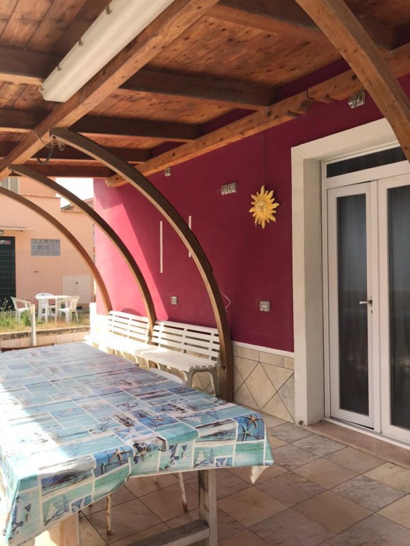 Fano casa con patio esclusivo vista mare a Pesaro e Urbino in Vendita