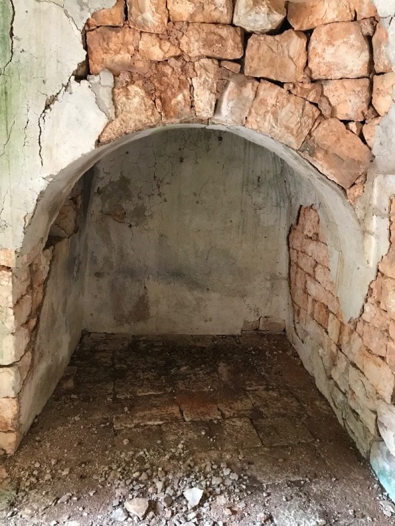 Cisternino trullo rustico a Brindisi in Vendita