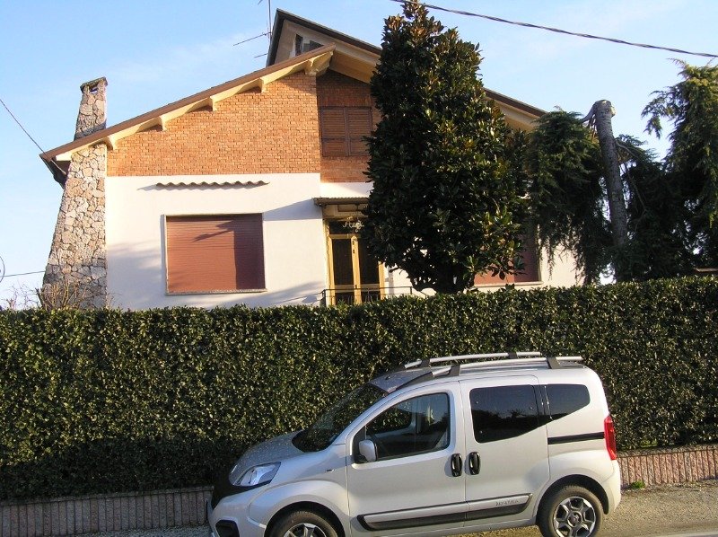 Ostiglia villa con garage a Mantova in Vendita