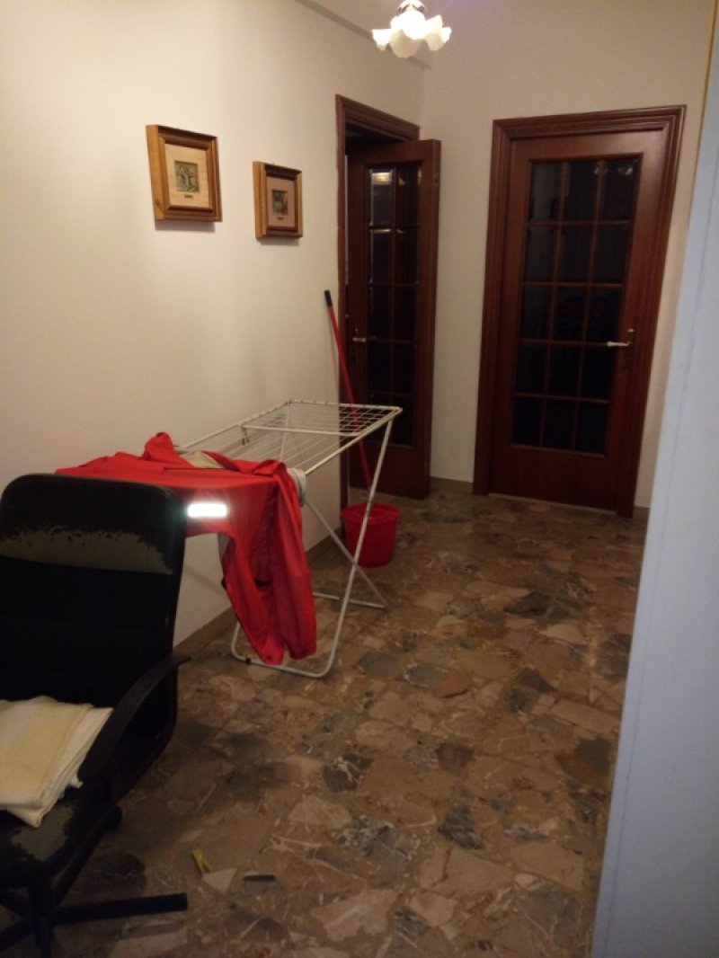 Ancona ampia camera in appartamento a Ancona in Affitto