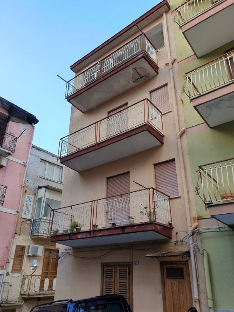 Carini palazzina su 4 livelli pi garage a Palermo in Vendita